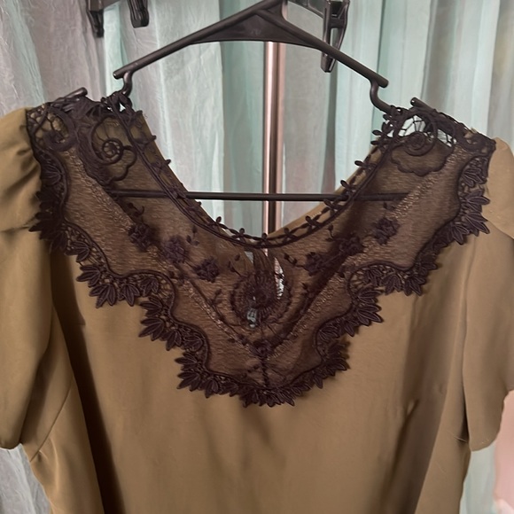 Brand new without tags BEAUTIFUL top - Picture 2 of 9